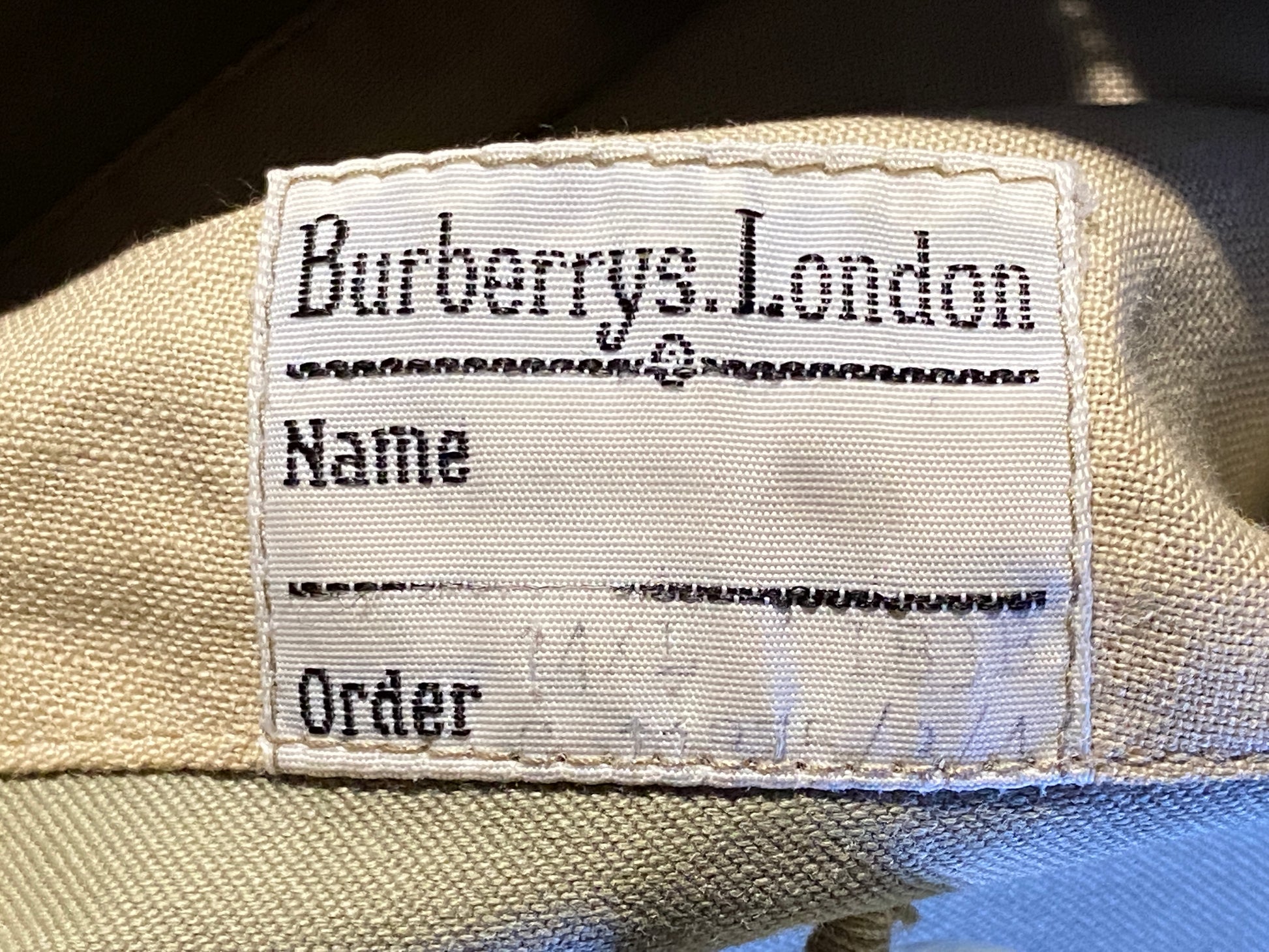 80s Burberrys Vintage Women's Belted Trench Coat - Medium Beige Cotton